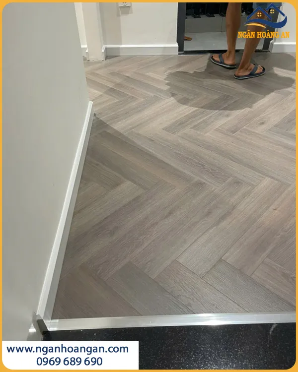 Đơn Vị Lót Sàn Gỗ Xương Cá Charmwood D3411 Uy Tín