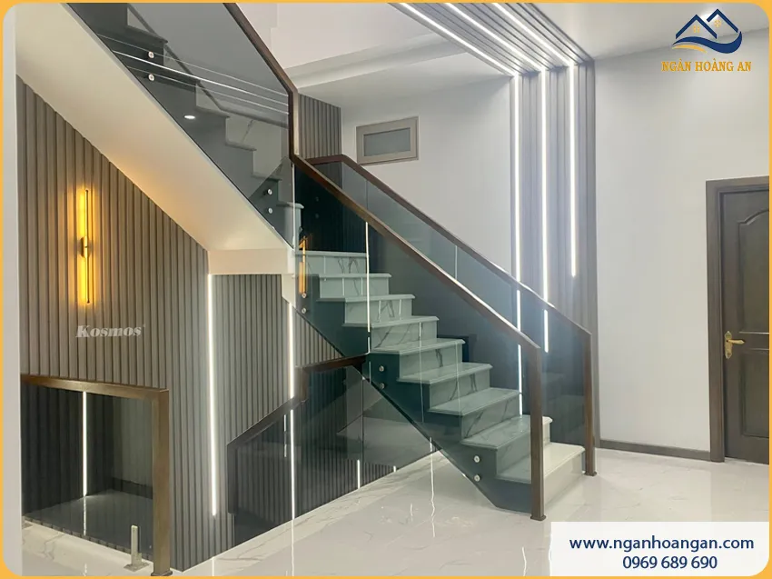Đơn Vị Ốp Tường Cầu Thang Bằng Lam Sóng Chuyên Nghiệp