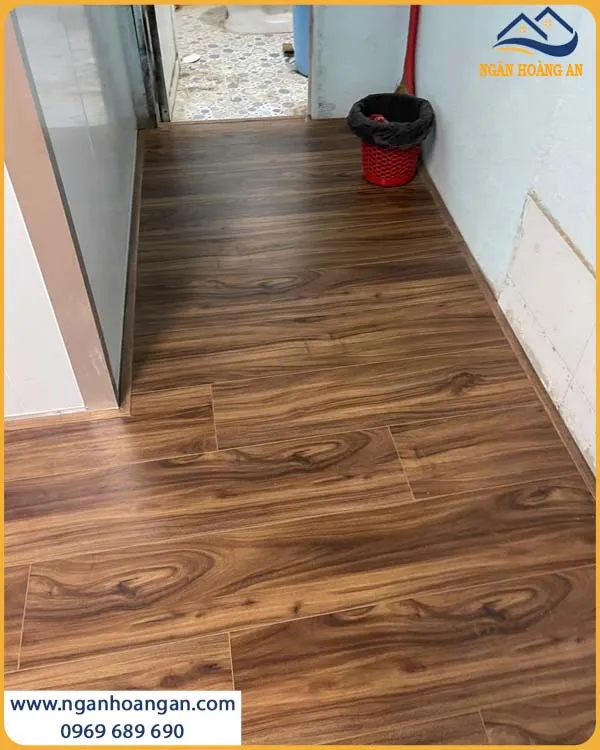 Thi Công Sàn Gỗ Wilson W555 Chống Trầy Xước, Chống Mài Mòn Khá Tốt