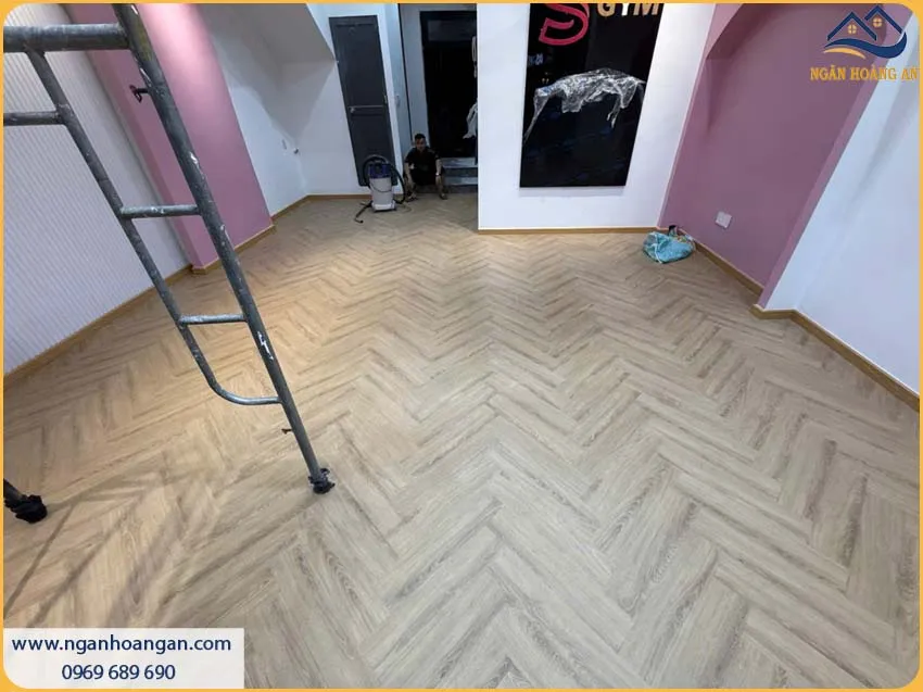 Thi Công Sàn Nhựa Xương Cá Charmwood SC-92 Tạo Nên Sự Sang Trọng
