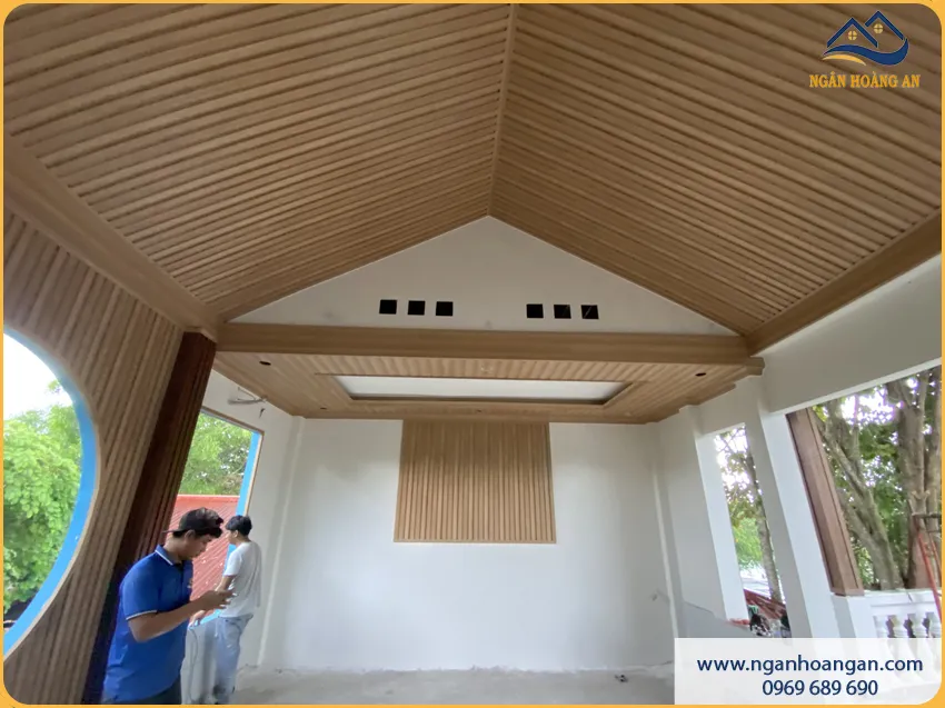 Giải Pháp Ốp Trần Nhà Ở Bằng Lam Sóng Bền Đẹp