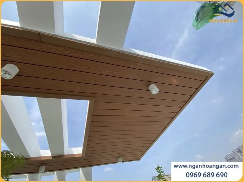Gỗ Nhựa Ngoài Trời Kosmos Light Wood Ốp Trần Mái Hiên Đẹp