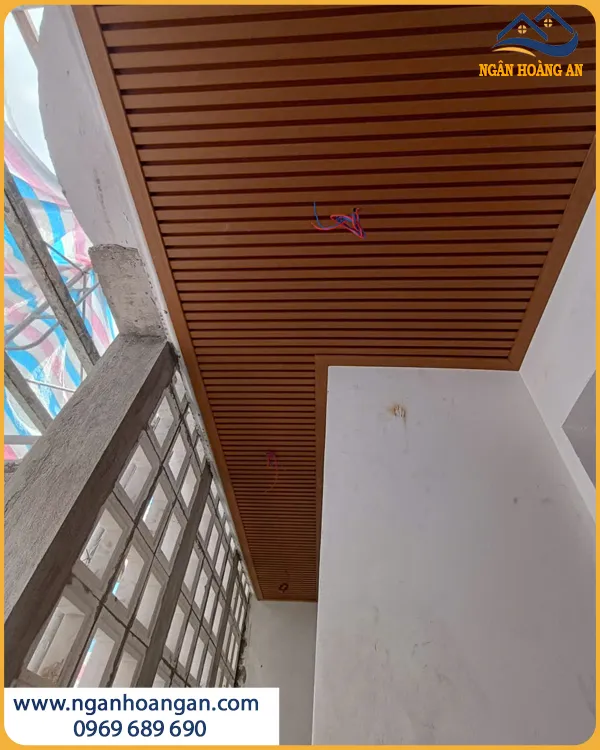Hình Ảnh Ốp Trần Lam Sóng Phủ ASA Hobiwood Thực Tế