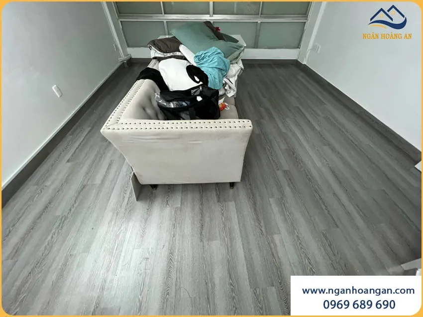 Hoàn Thiện Căn Hộ Với Sàn Nhựa Dán Keo Vân Gỗ