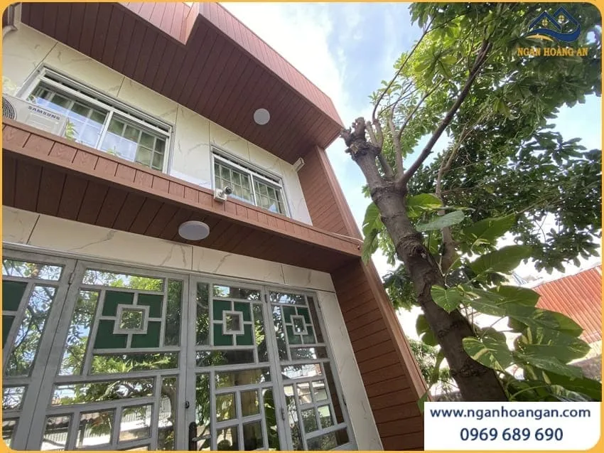 Hoàn Thiện Mặt Tiền Nhà Với Tấm Gỗ Nhựa Kosmos Ngoài Trời