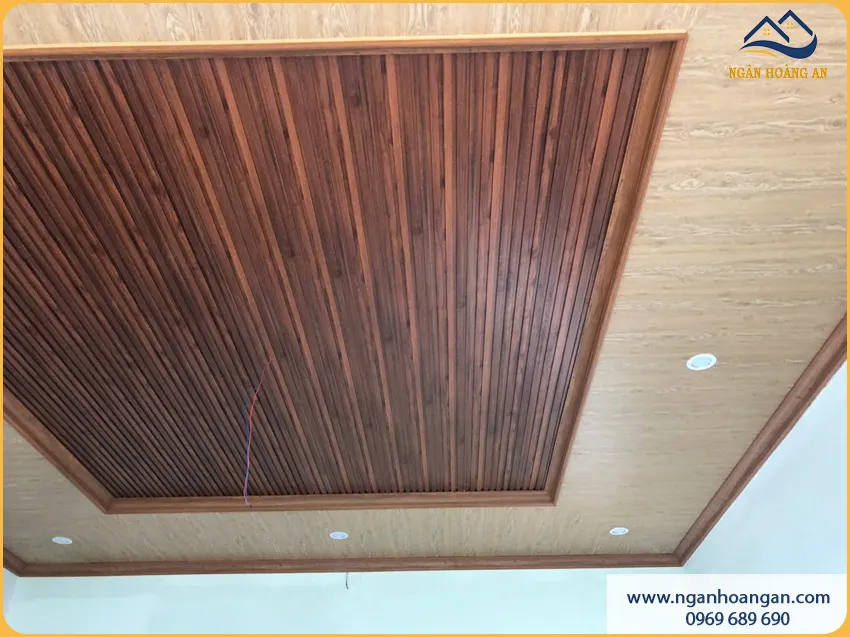 Hoàn Thiện Ốp Trần Nhà Ở Bằng Lam Sóng Bền Đẹp