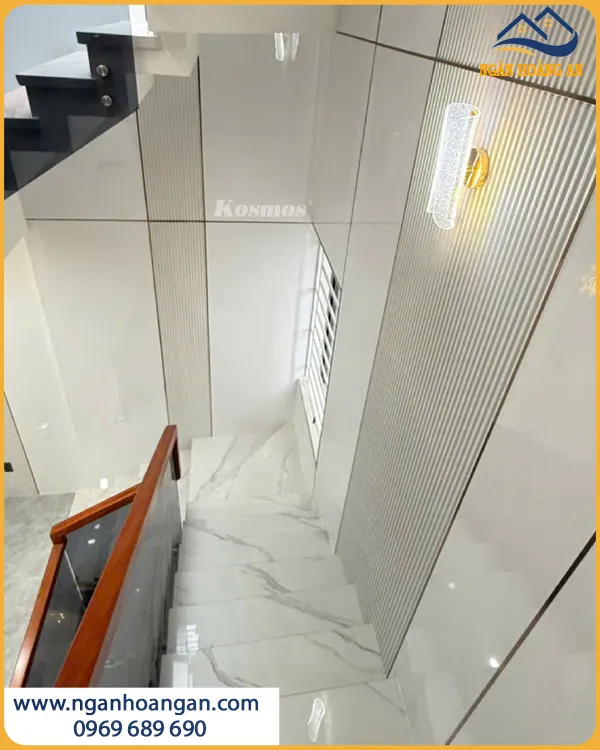 Hoàn Thiện Ốp Tường Cầu Thang Bằng Than Tre Nhanh Chống Hoàn Thiện Ốp Tường Cầu Thang Bằng Than Tre Nhanh Chống