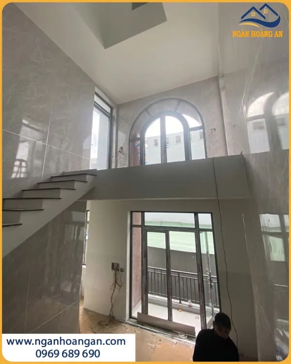Hoàn Thiện Ốp Tường Cầu Thang PVC2025 Bền Đẹp