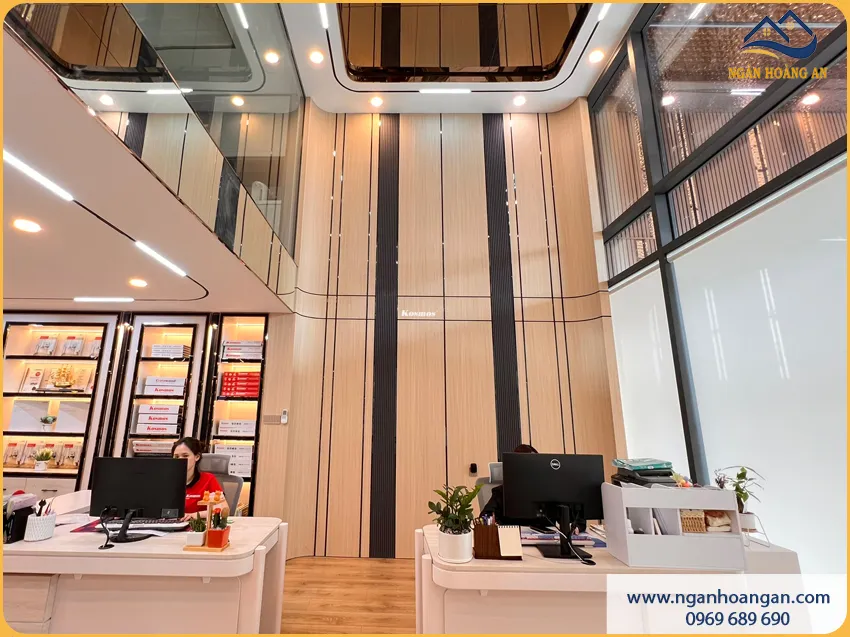Hoàn Thiện Ốp Tường Văn Phòng Bằng Than Tre Bền Đẹp Thẩm Mỹ
