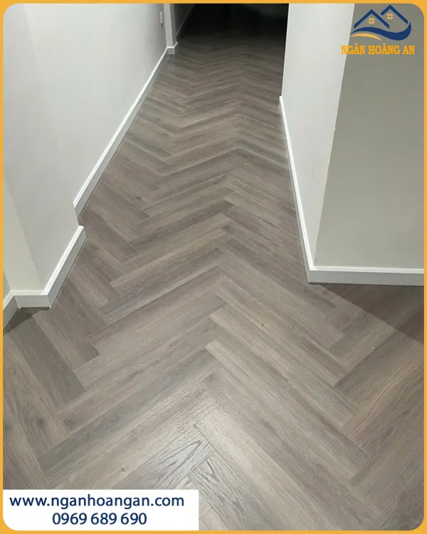 Hoàn Thiện Sàn Gỗ Xương Cá Charmwood D3411 Thẩm Mỹ