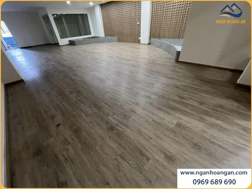 Hoàn Thiện Sàn Nhựa Charmwood SPC04 Trong Không Gian Nhà Ở