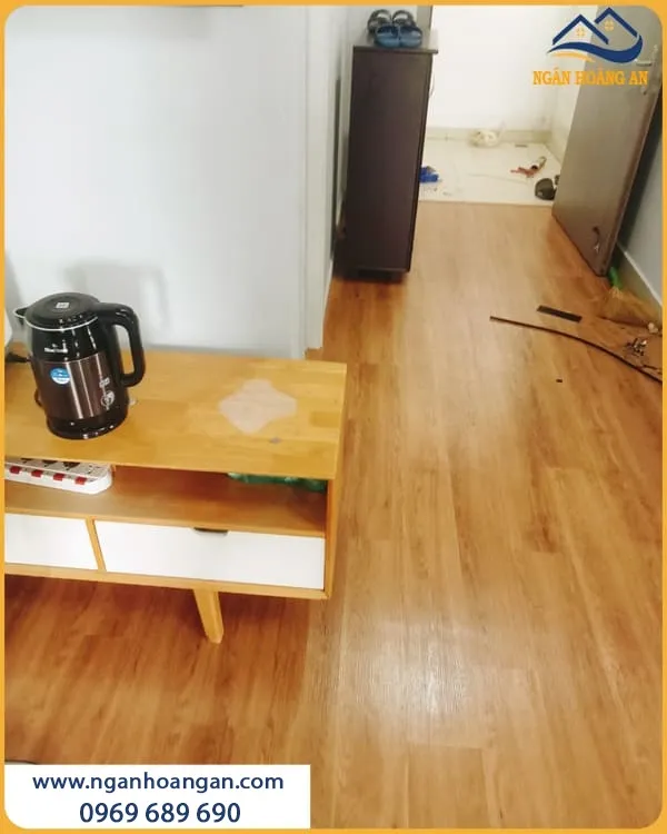 Hoàn Thiện Sàn Nhựa Dán Keo Cho Nhà Ở Gia Đình