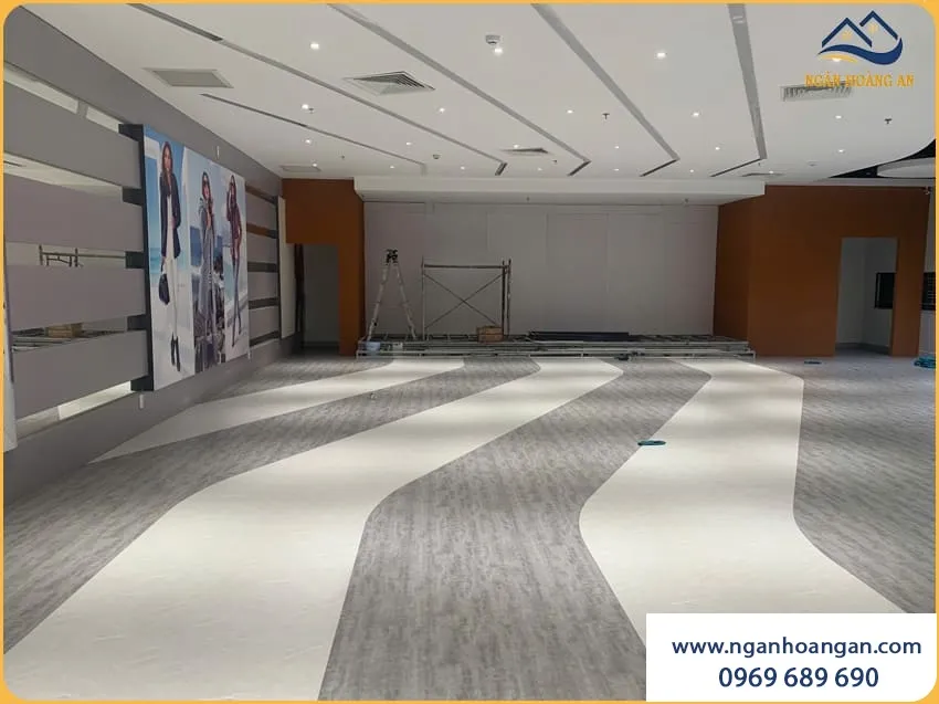 Không Gian Mua Sắm Gọn Gàng Nhờ Sàn Nhựa Dán Keo