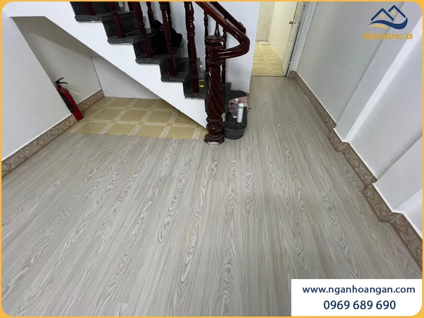 Không Gian Nhà Ở Gọn Gàng Với Sàn Nhựa Dán Keo
