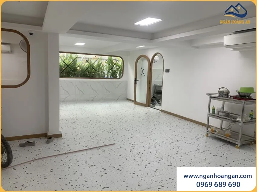 Không Gian Spa Gọn Gàng Với Sàn Nhựa Dán Keo