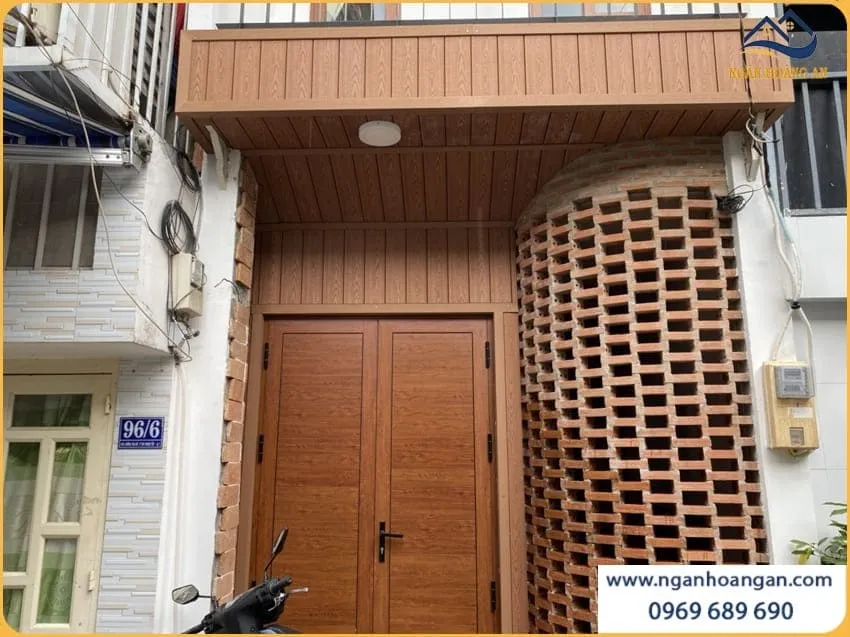 Lắp Đặt Gỗ Nhựa Ngoài Trời Kosmos Light Wood Ốp Trần Mái Hiên