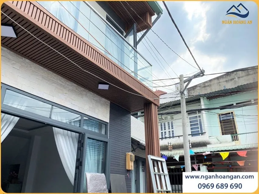 Lắp Đặt Lam Sóng Kosmos Ngoài Trời Cho Mái Hiên Nhà Ở