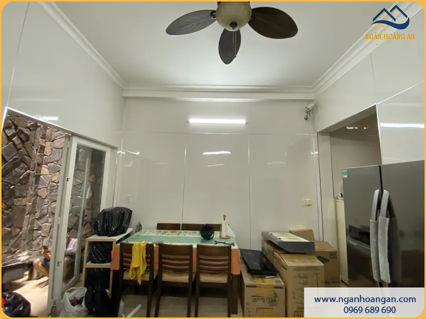 Lắp Đặt Ốp Tường Phòng Bếp Bằng PVC Giả Đá Nhanh Gọn