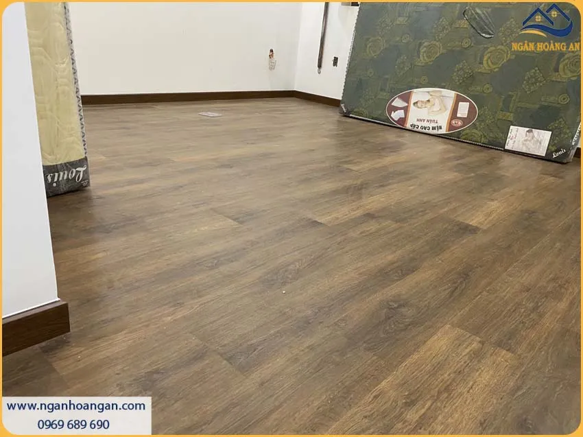 Thi Công Sàn Gỗ Công Nghiệp Robina Thân Thiện Với Người Dùng