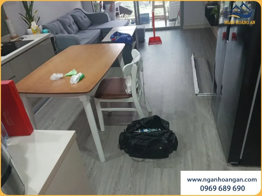 Lắp Đặt Sàn Nhựa Hèm Khoá Chung Cư Gọn Gàng