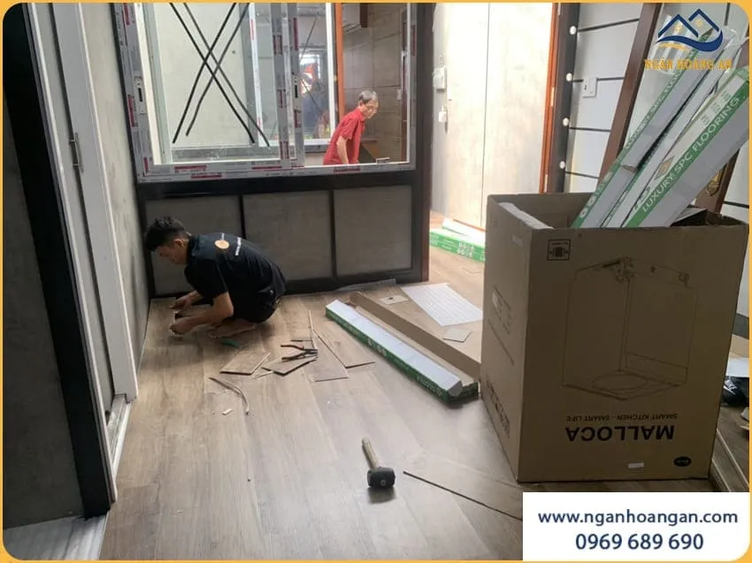 Lắp Đặt Sàn Nhựa Hèm Khoá Làm Mới Phòng Ngủ