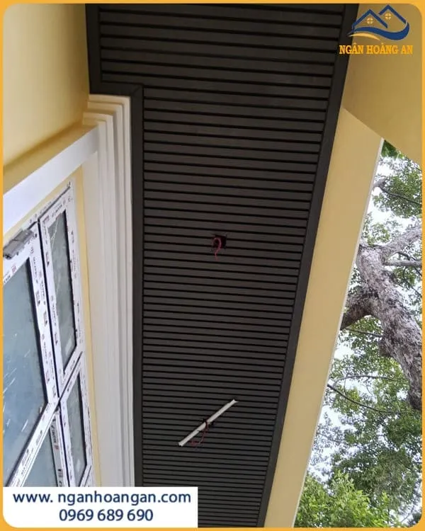 Lắp Trần Mái Hiên Lam Sóng Ngoài Trời Màu Dark Grey Lắp Trần Mái Hiên Lam Sóng Ngoài Trời Màu Dark Grey
