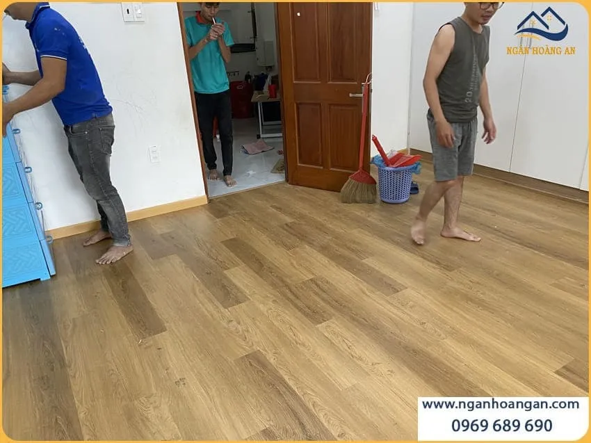 Lát Phòng Ngủ Bằng Sàn Nhựa Hèm Khoá Morser C607
