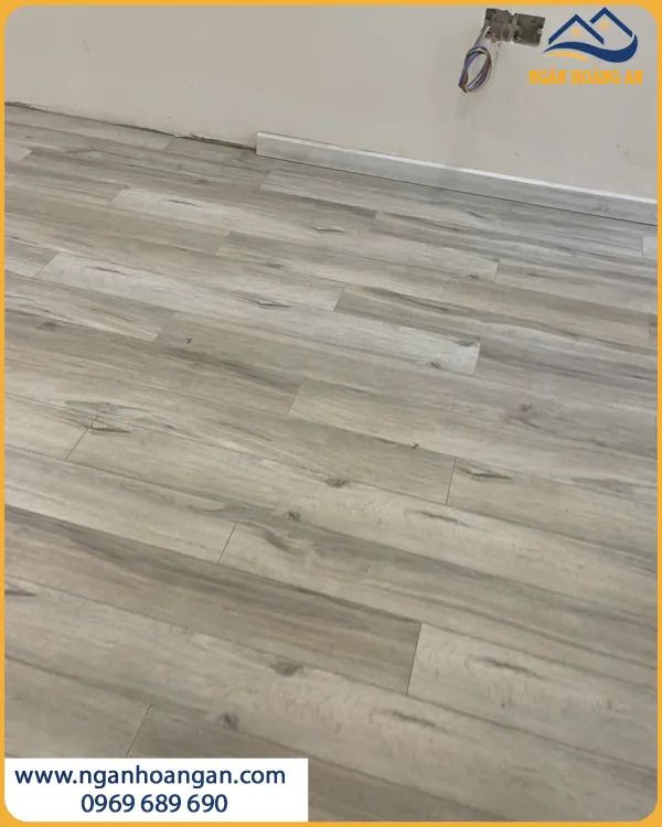 Lát Sàn Gỗ Công Nghiệp Charmwood E862 Dễ Bảo Dưỡng