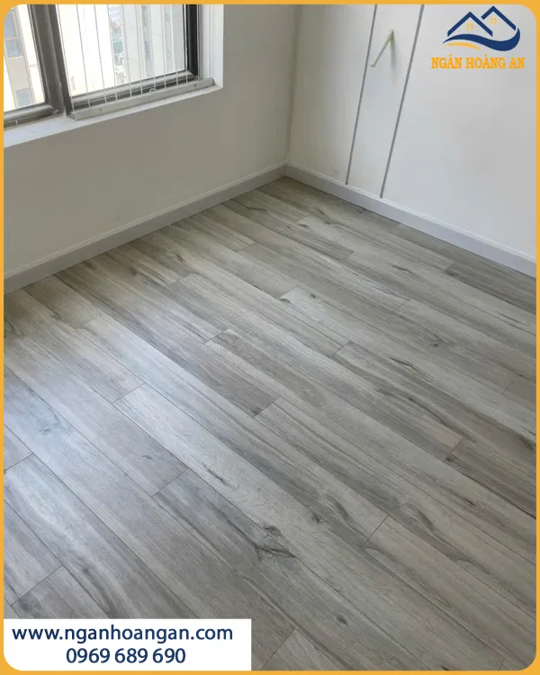 Lát Sàn Gỗ Công Nghiệp Charmwood E862 Dễ Vệ Sinh