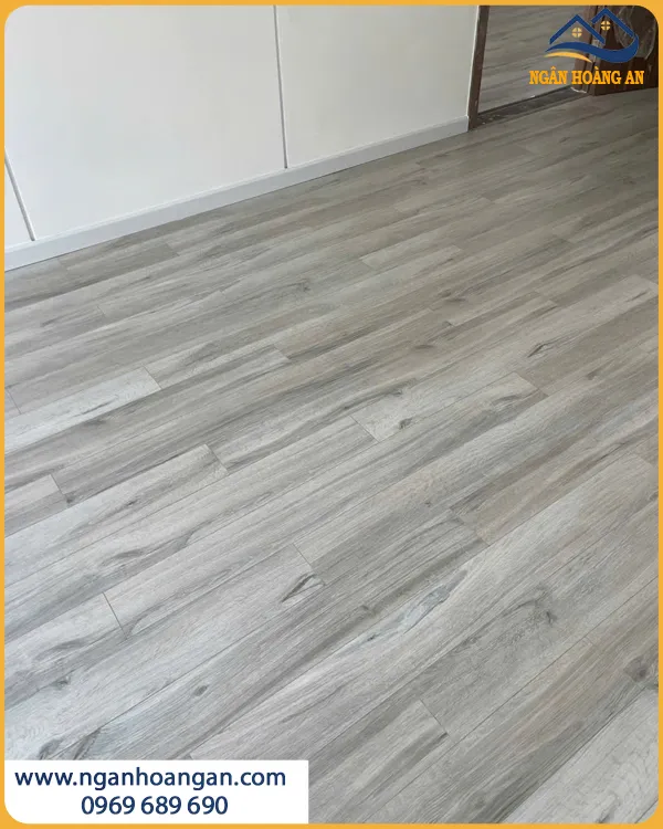 Lát Sàn Gỗ Công Nghiệp Charmwood E862 Hạn Chế Trầy Xước
