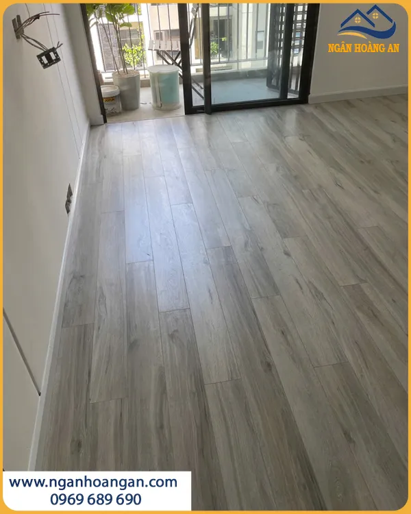 Lát Sàn Gỗ Công Nghiệp Charmwood E862 Thi Công Nhanh