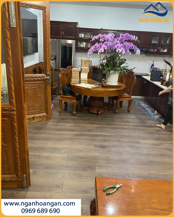 Lát Sàn Gỗ Công Nghiệp Cho Nhà Bếp Ấm Cúng
