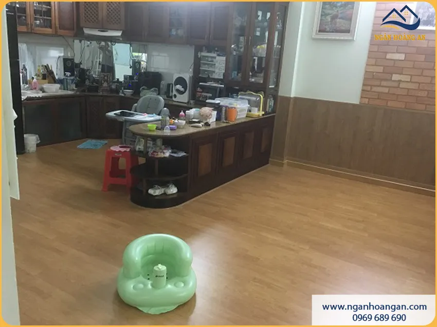 Lát Sàn Gỗ Công Nghiệp Cho Nhà Bếp Cao Cấp