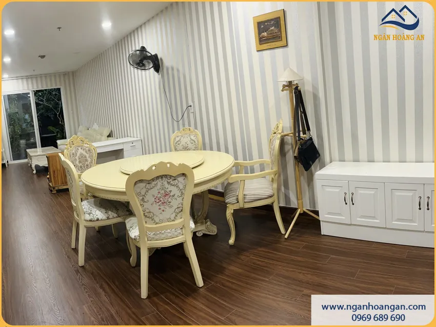 Lát Sàn Gỗ Công Nghiệp Cho Nhà Bếp Giảm Bám Bụi