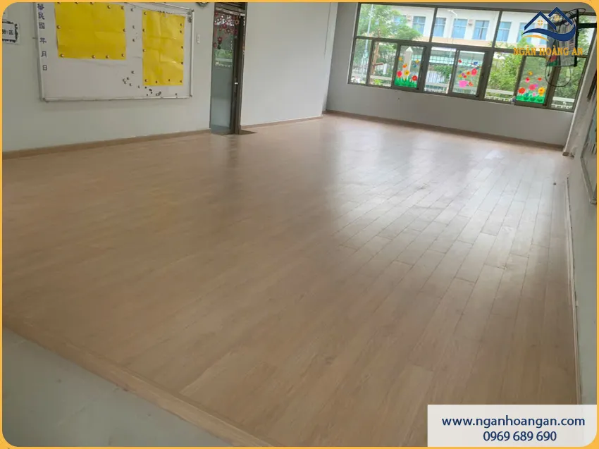 Lát Sàn Gỗ Công Nghiệp Cho Lớp Học Dễ Lau Chùi Lát Sàn Gỗ Công Nghiệp Cho Lớp Học Dễ Lau Chùi