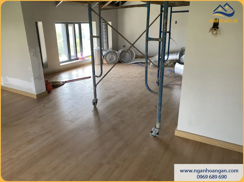 Lát Sàn Gỗ Công Nghiệp Cho Phòng Khách Bền Màu