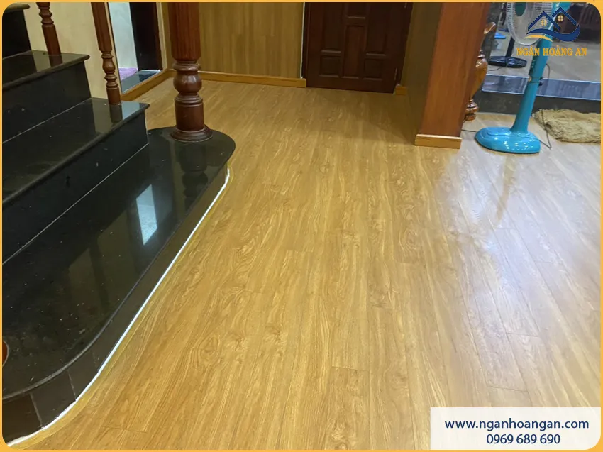 Lát Sàn Gỗ Công Nghiệp Cho Phòng Khách Chống Trầy Tốt