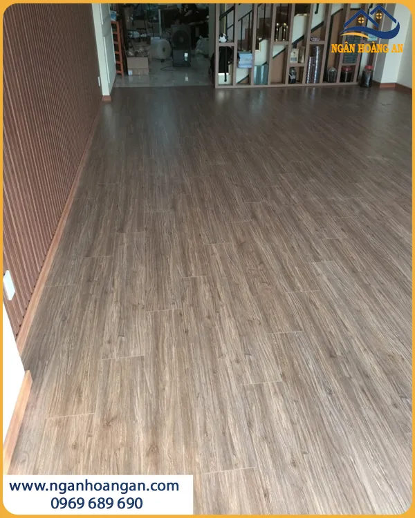 Lát Sàn Gỗ Công Nghiệp Cho Phòng Khách Dễ Lau Chùi