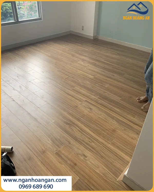 Thi Công Lát Sàn Gỗ Công Nghiệp Cho Phòng Ngủ Dễ Vệ Sinh