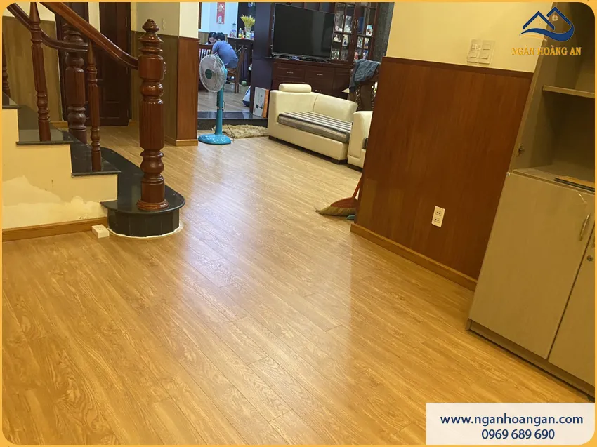 Lát Sàn Gỗ Công Nghiệp Cho Phòng Khách Dễ Vệ Sinh