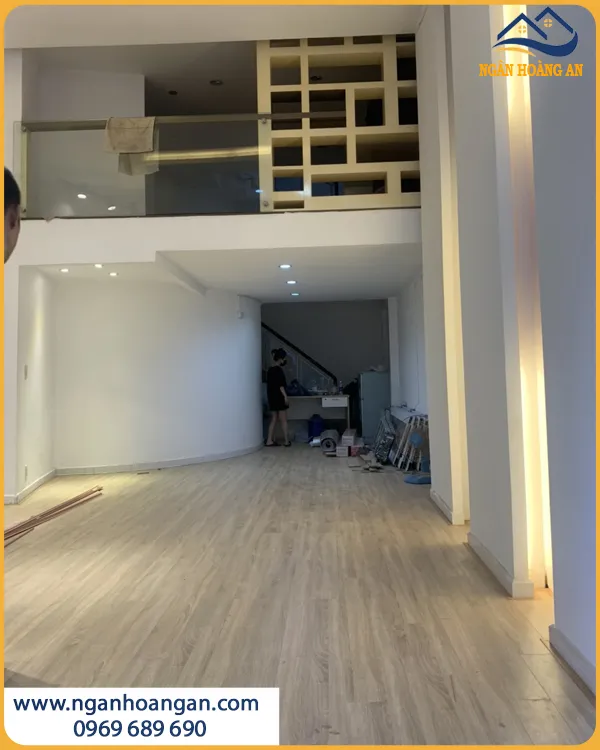 Lát Sàn Gỗ Công Nghiệp Cho Phòng Khách Giảm Bám Bụi
