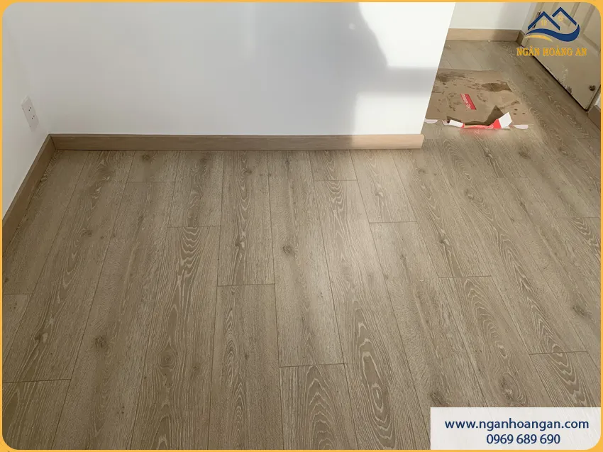 Lát Sàn Gỗ Công Nghiệp Cho Phòng Ngủ Hạn Chế Trơn Trượt