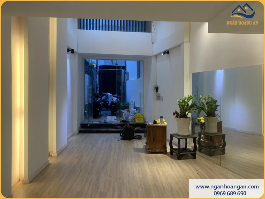 Lát Sàn Gỗ Công Nghiệp Cho Phòng Khách Không Trơn Trượt
