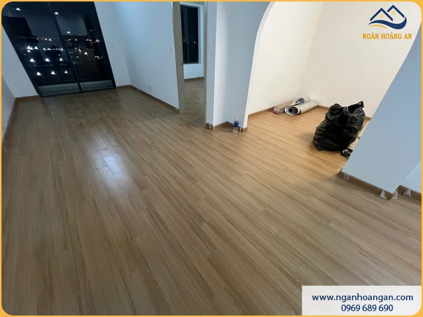 Lát Sàn Gỗ Công Nghiệp Cho Phòng Khách Thẩm Mỹ