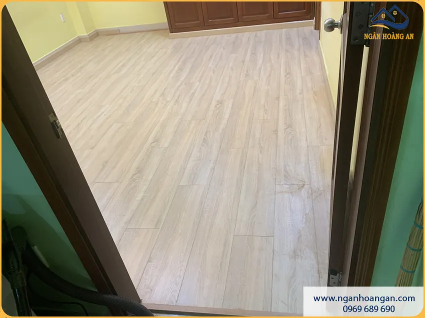 Lát Sàn Gỗ Công Nghiệp Cho Phòng Ngủ Chống Trầy Tốt