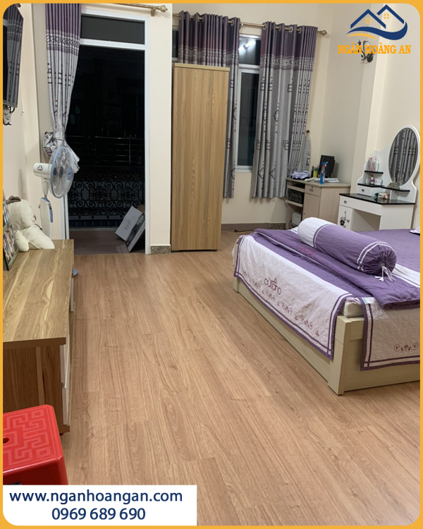 Lát Sàn Gỗ Công Nghiệp Cho Phòng Ngủ Đi Lại Êm Chân Lát Sàn Gỗ Công Nghiệp Cho Phòng Ngủ Đi Lại Êm Chân