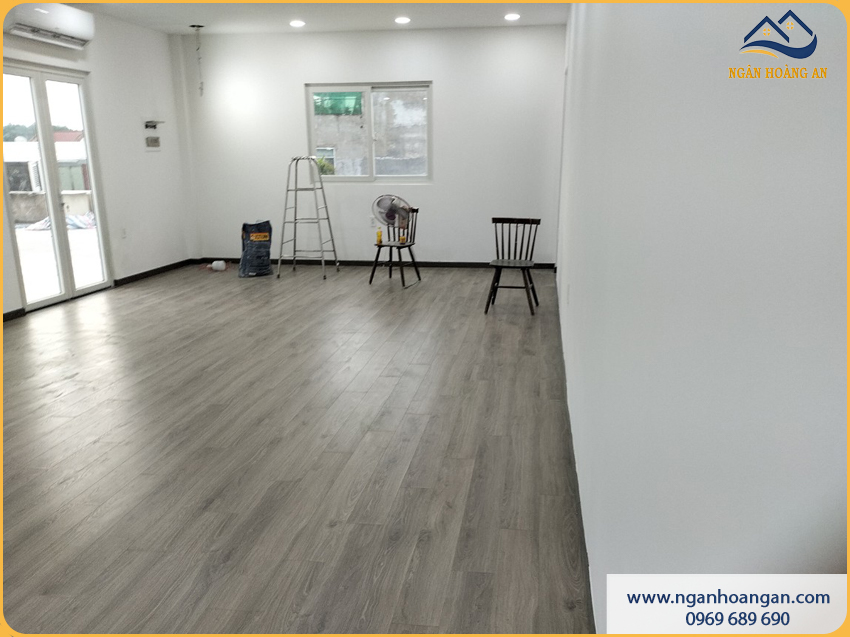 Lát Sàn Gỗ Công Nghiệp Cho Phòng Ngủ Hạn Chế Trơn Trượt Lát Sàn Gỗ Công Nghiệp Cho Phòng Ngủ Hạn Chế Trơn Trượt