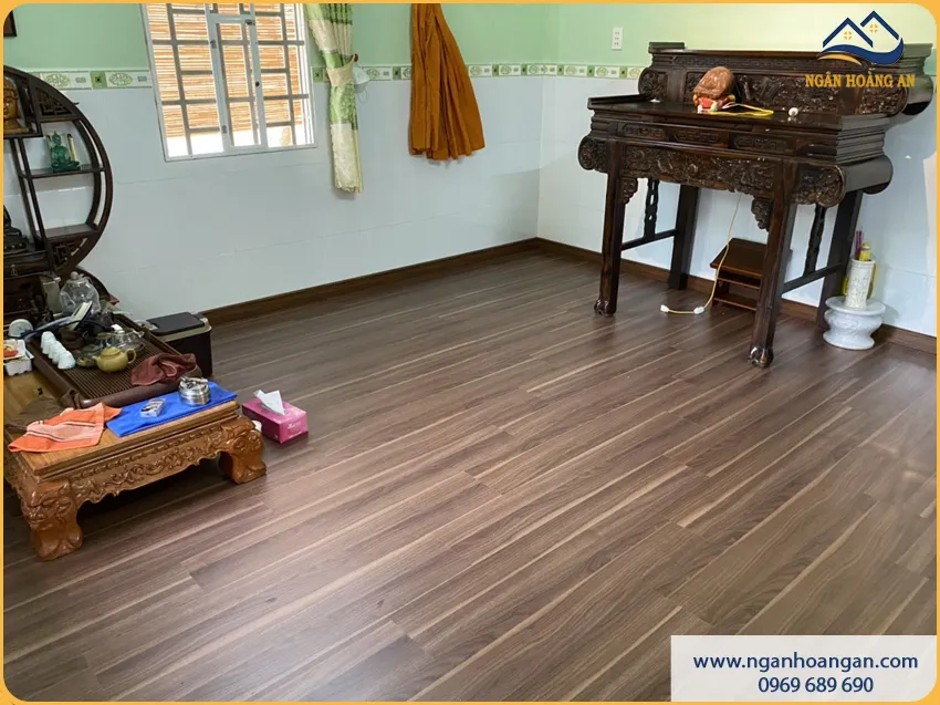 Lát Sàn Gỗ Công Nghiệp Cho Phòng Thờ Dễ Phối Nội Thất