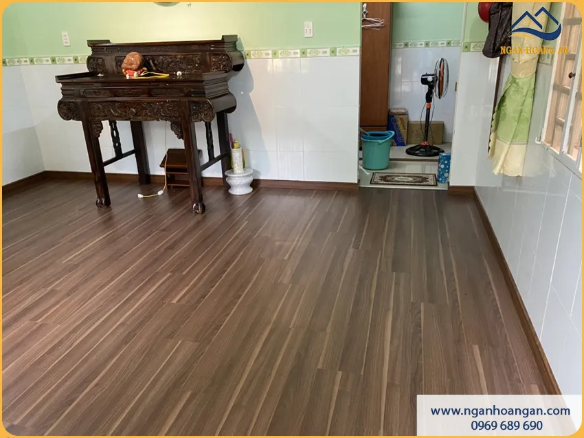 Lát Sàn Gỗ Công Nghiệp Cho Phòng Thờ Dễ Vệ Sinh