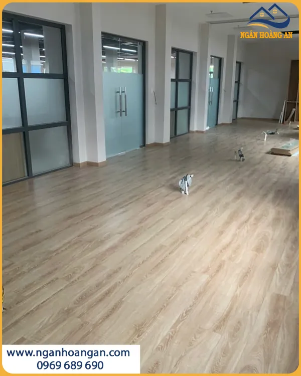 Lát Sàn Gỗ Công Nghiệp Cho Văn Phòng Dễ Vệ Sinh Lát Sàn Gỗ Công Nghiệp Cho Văn Phòng Dễ Vệ Sinh